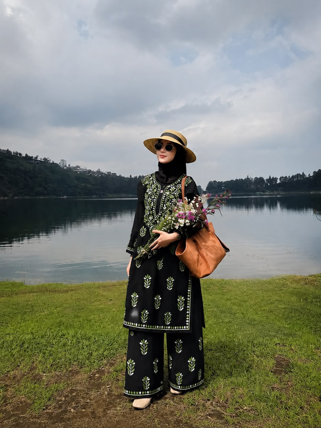 Women’s Black Embroidered Kurta Pant Set | Floral Thread Work Ethnic Co-ord Set